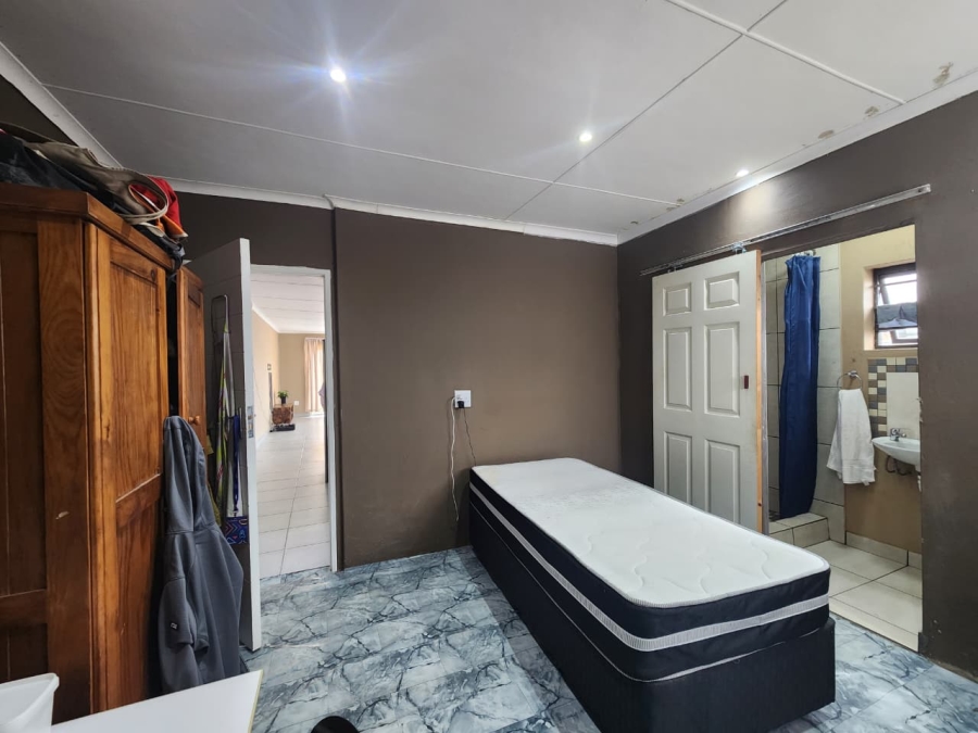 4 Bedroom Property for Sale in Levallia Western Cape